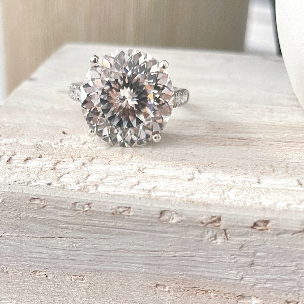 Gorgeous 💎 Certified 10.4 CTW Moissanite Ring 💍 (Platinum over SS)